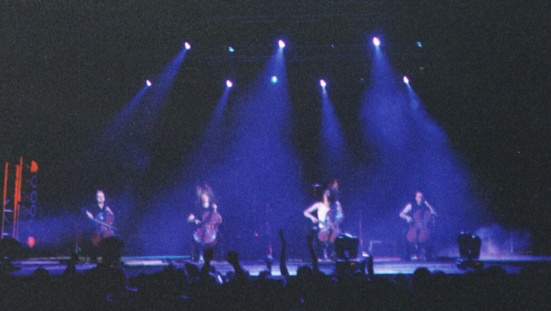 Фотографии -> Концерты ->  Apocalyptica в ДК Ленсовета (16 мая 2003) -> Apocalyptica в ДК Ленсовета (16 мая 2003) - 008
