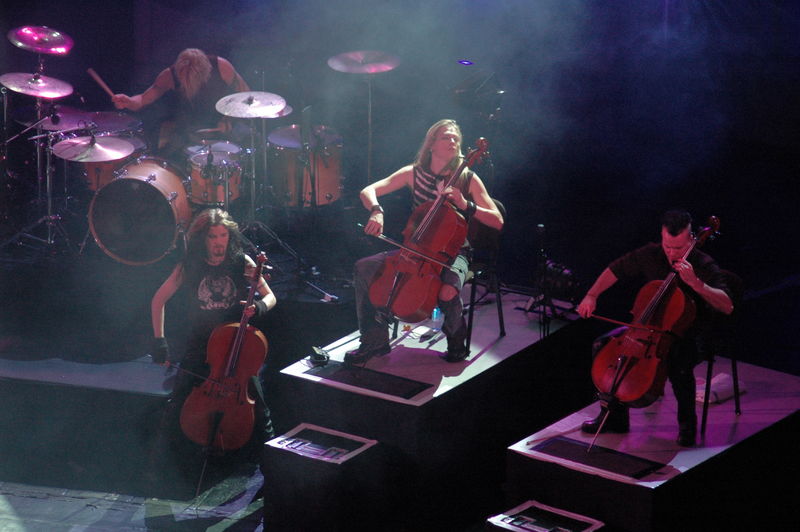 Фотографии -> Концерты ->  Apocalyptica в Music Hall (13 ноября 2005) -> Apocalyptica в Music Hall (13 ноября 2005) - 019