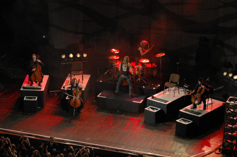 Фотографии -> Концерты ->  Apocalyptica в Music Hall (13 ноября 2005) -> Apocalyptica в Music Hall (13 ноября 2005) - 022