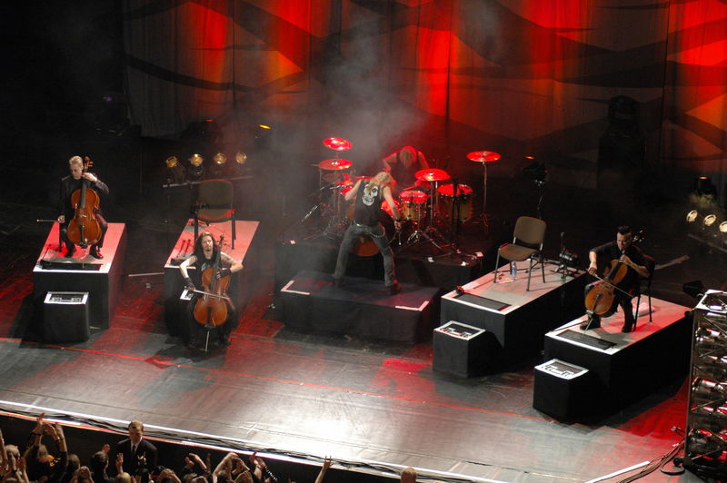 Фотографии -> Концерты ->  Apocalyptica в Music Hall (13 ноября 2005) -> Apocalyptica в Music Hall (13 ноября 2005) - 023