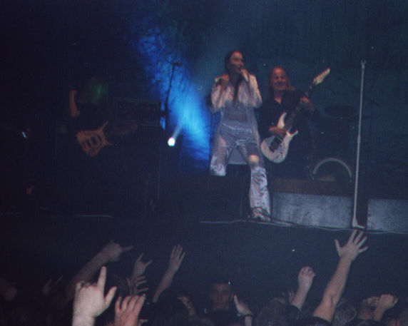 Фотографии -> Концерты ->  Nightwish в ДС Юбилейный (26 сентября 2003) -> Nightwish в ДС Юбилейный (26 сентября 2003) - 002