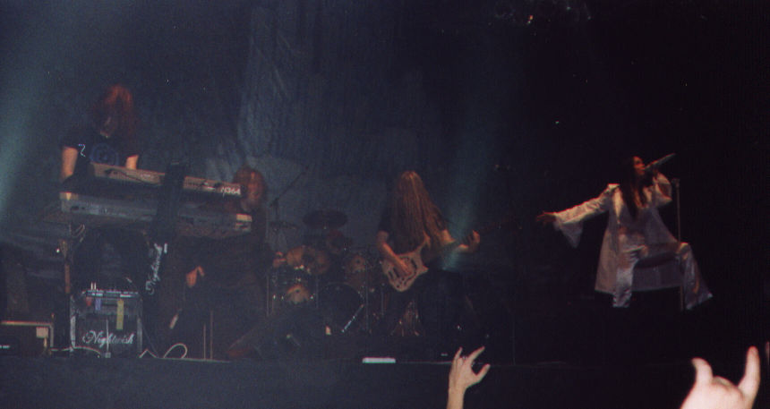 Фотографии -> Концерты ->  Nightwish в ДС Юбилейный (26 сентября 2003) -> Nightwish в ДС Юбилейный (26 сентября 2003) - 004