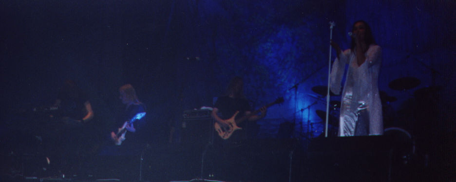 Фотографии -> Концерты ->  Nightwish в ДС Юбилейный (26 сентября 2003) -> Nightwish в ДС Юбилейный (26 сентября 2003) - 005