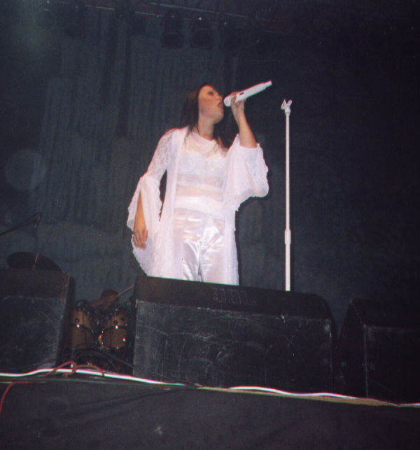 Фотографии -> Концерты ->  Nightwish в ДС Юбилейный (26 сентября 2003) -> Nightwish в ДС Юбилейный (26 сентября 2003) - 009