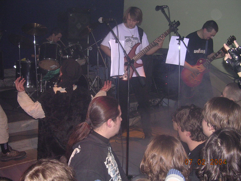 Фотографии -> Концерты ->  Концерт в клубе Арктика (7 февраля 2004) -> Концерт в клубе Арктика (7 февраля 2004) - a024