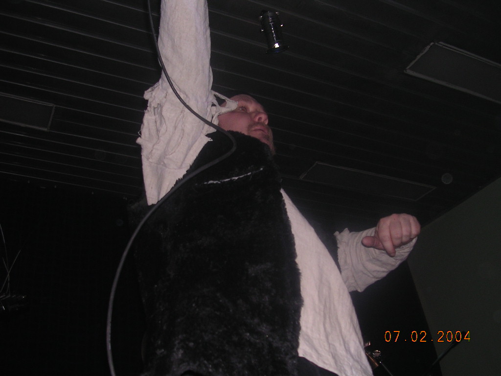 Фотографии -> Концерты ->  Концерт в клубе Арктика (7 февраля 2004) -> Концерт в клубе Арктика (7 февраля 2004) - a027
