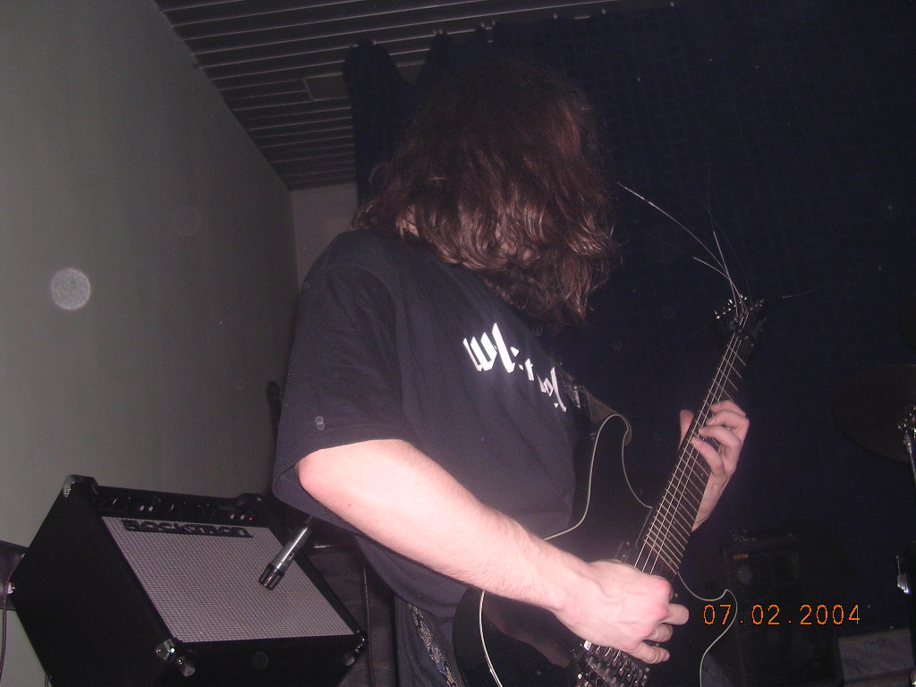 Фотографии -> Концерты ->  Концерт в клубе Арктика (7 февраля 2004) -> Концерт в клубе Арктика (7 февраля 2004) - a032