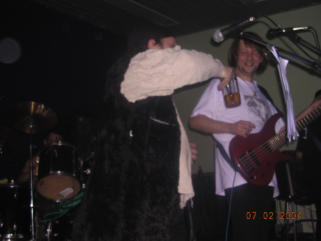 Фотографии -> Концерты ->  Концерт в клубе Арктика (7 февраля 2004) -> Концерт в клубе Арктика (7 февраля 2004) - a034