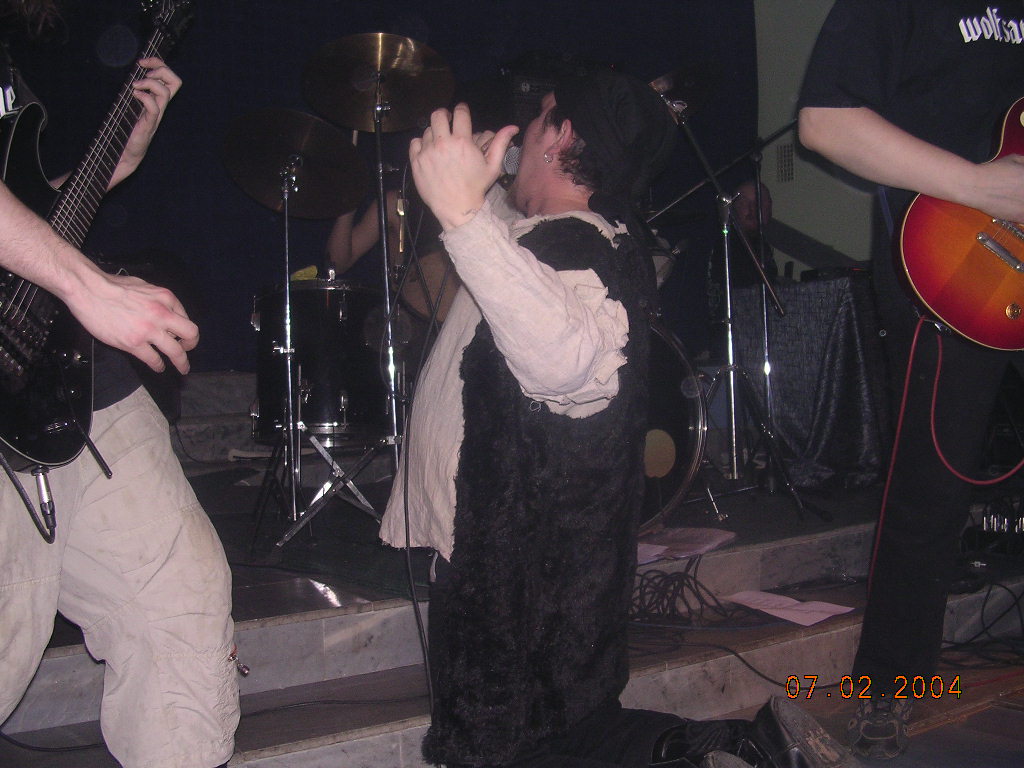 Фотографии -> Концерты ->  Концерт в клубе Арктика (7 февраля 2004) -> Концерт в клубе Арктика (7 февраля 2004) - Приколист :)