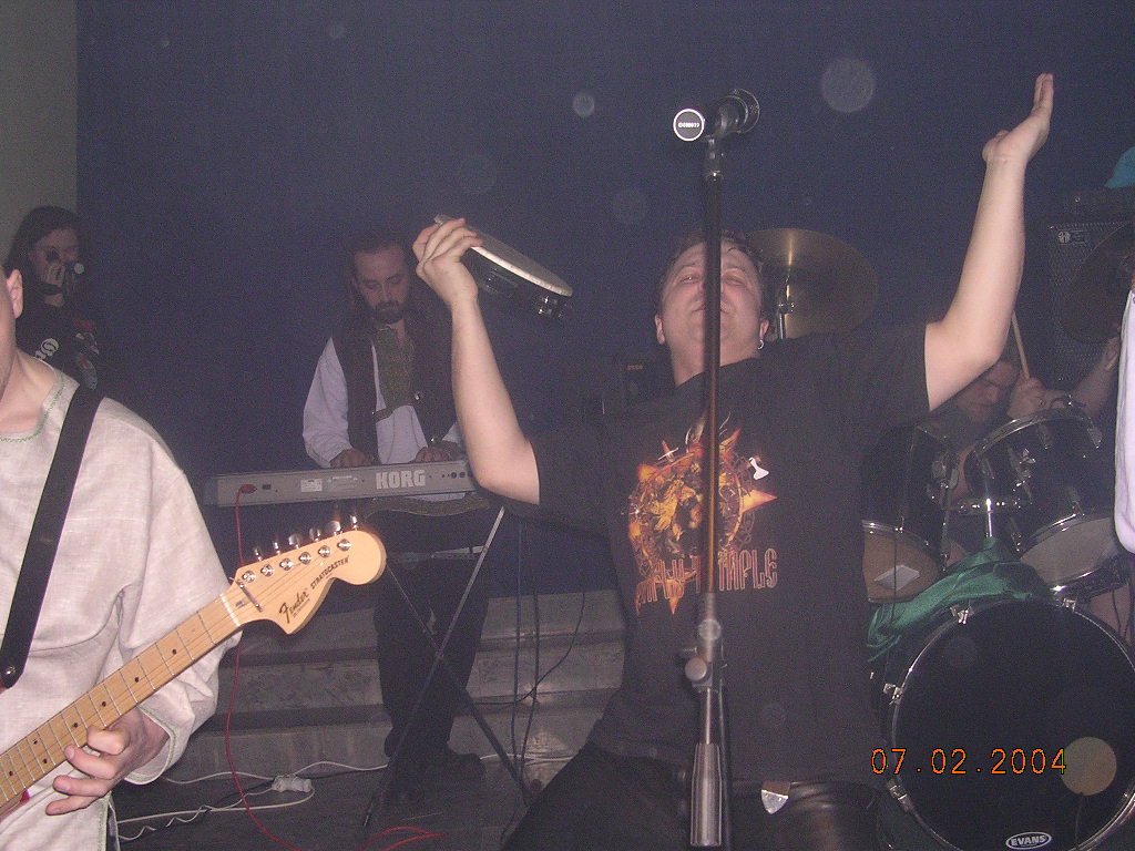 Фотографии -> Концерты ->  Концерт в клубе Арктика (7 февраля 2004) -> Концерт в клубе Арктика (7 февраля 2004) - a050