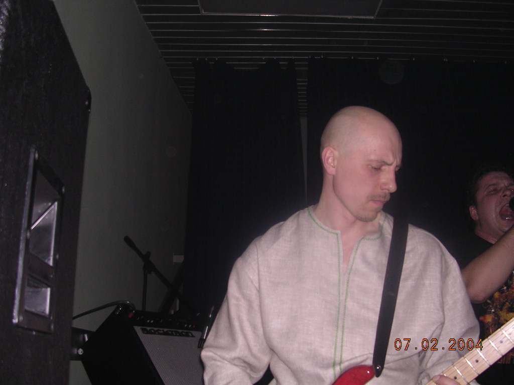 Фотографии -> Концерты ->  Концерт в клубе Арктика (7 февраля 2004) -> Концерт в клубе Арктика (7 февраля 2004) - a052