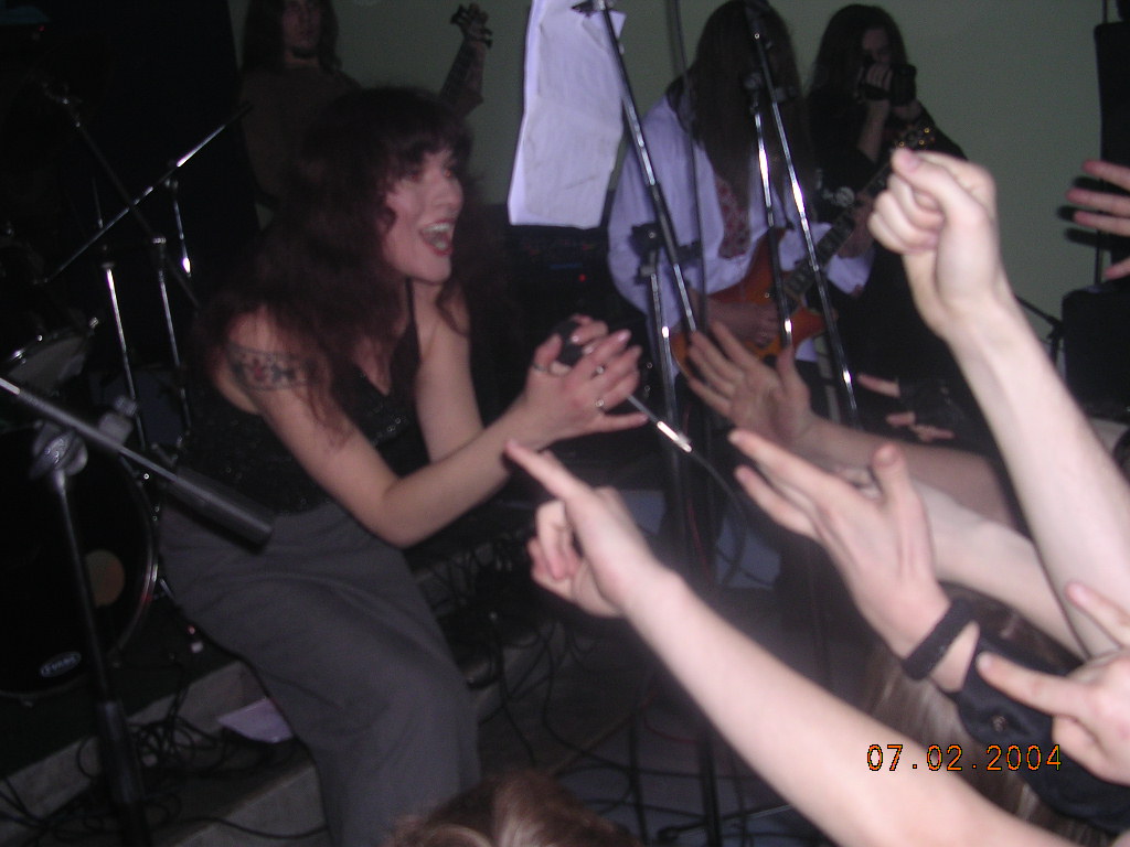 Фотографии -> Концерты ->  Концерт в клубе Арктика (7 февраля 2004) -> Концерт в клубе Арктика (7 февраля 2004) - Ну кто такие BT без Неё???
