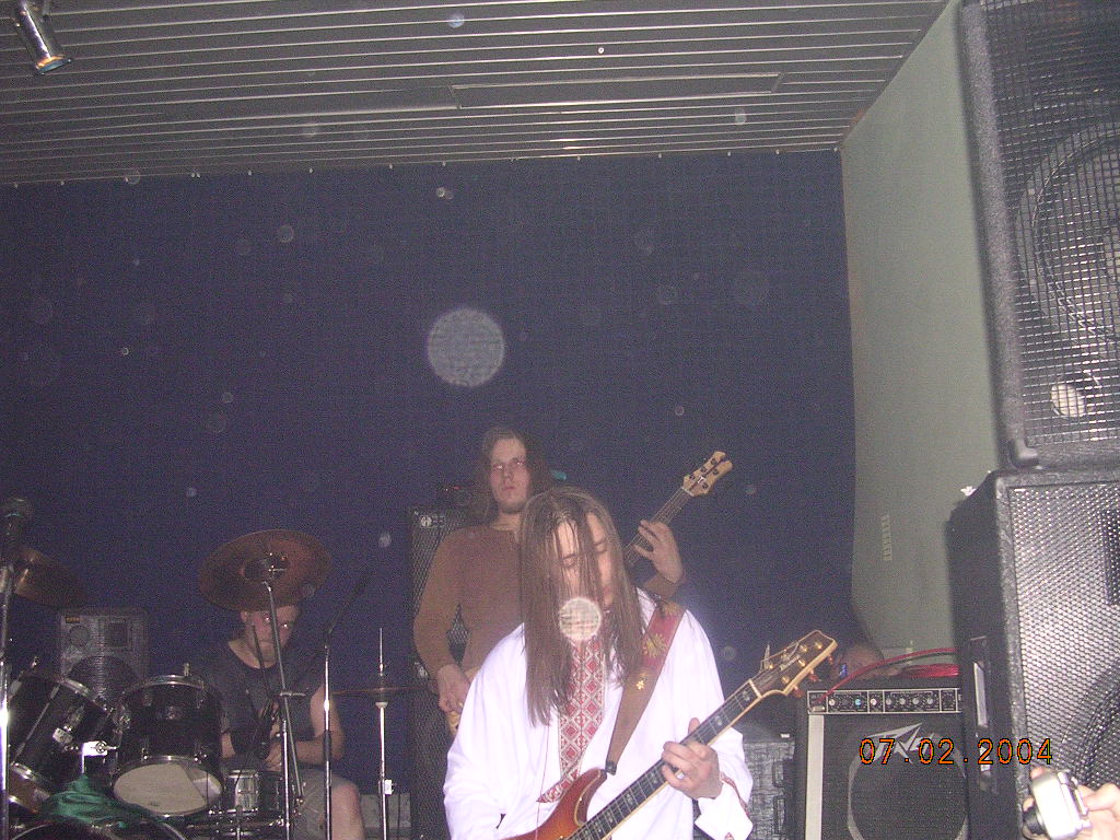 Фотографии -> Концерты ->  Концерт в клубе Арктика (7 февраля 2004) -> Концерт в клубе Арктика (7 февраля 2004) - a065
