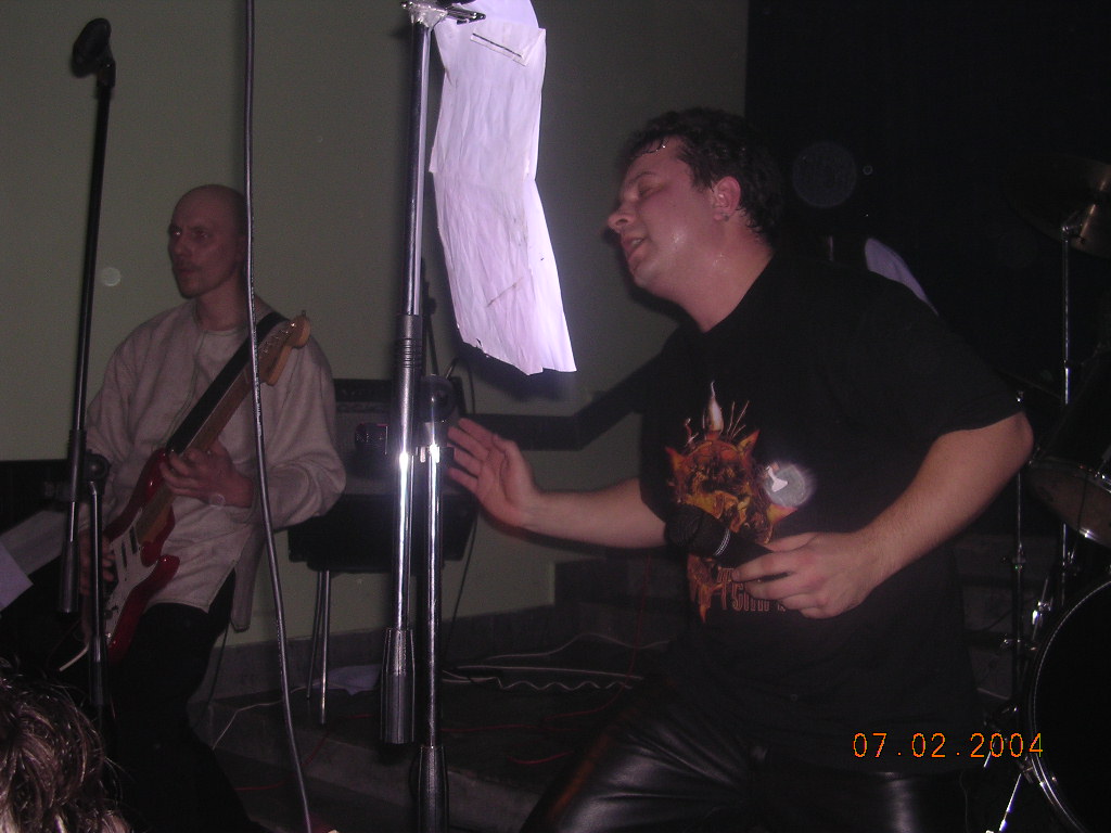 Фотографии -> Концерты ->  Концерт в клубе Арктика (7 февраля 2004) -> Концерт в клубе Арктика (7 февраля 2004) - a071