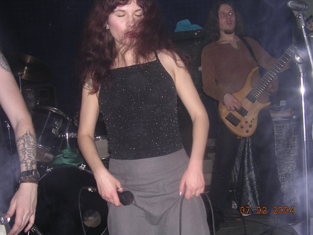 Фотографии -> Концерты ->  Концерт в клубе Арктика (7 февраля 2004) -> Концерт в клубе Арктика (7 февраля 2004) -  Украшение вечера и группы!...