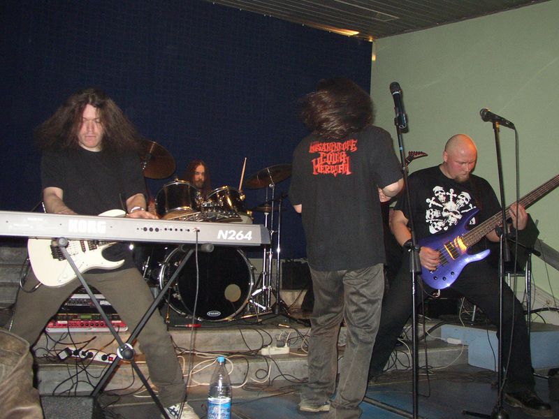 Фотографии -> Концерты -> Концерт в клубе Арктика (24 апреля 2004) ->  Stalwart -> Stalwart - 008