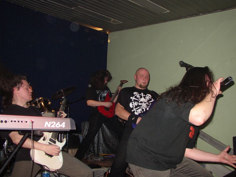 Фотографии -> Концерты -> Концерт в клубе Арктика (24 апреля 2004) ->  Stalwart -> Stalwart - 011