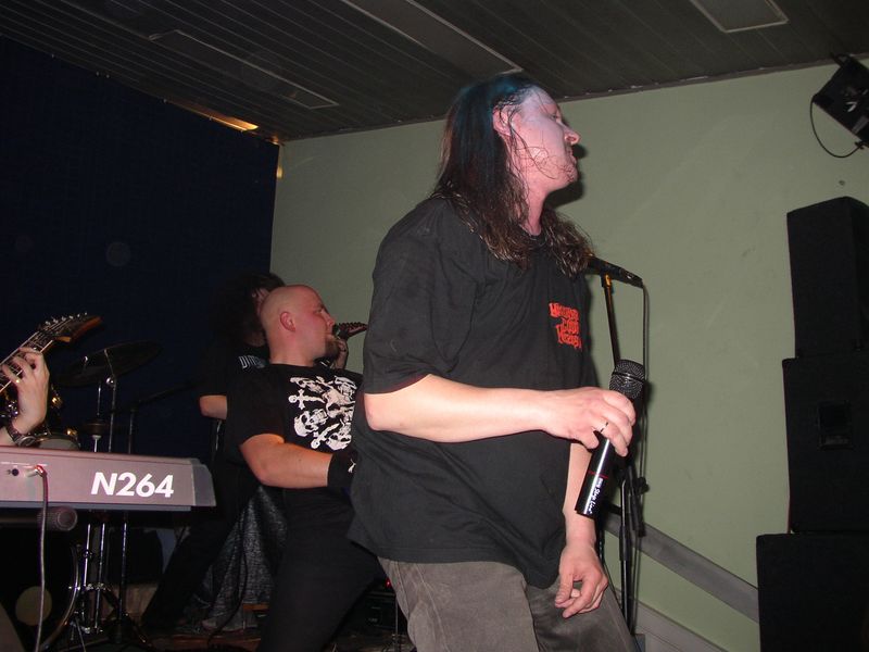 Фотографии -> Концерты -> Концерт в клубе Арктика (24 апреля 2004) ->  Stalwart -> Stalwart - 013
