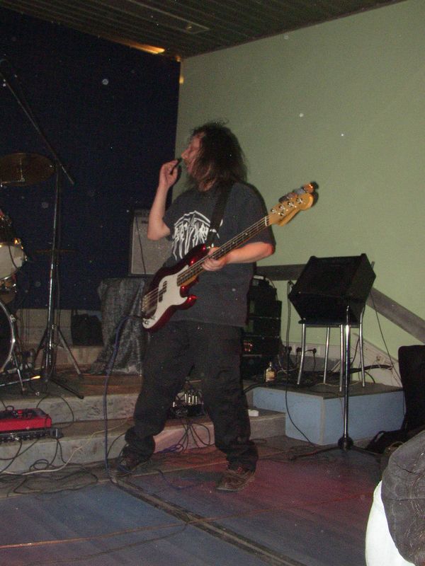 Фотографии -> Концерты -> Концерт в клубе Арктика (24 апреля 2004) ->  Rossomahaar -> Rossomahaar - 017
