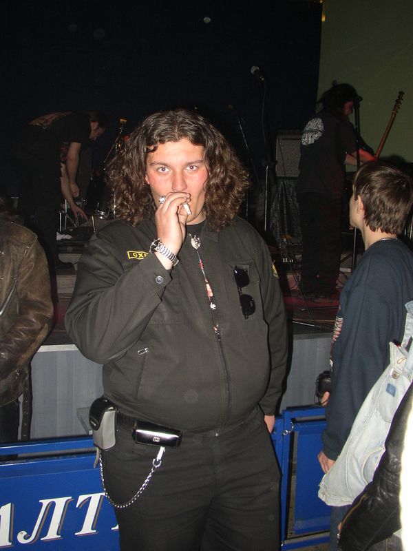 Фотографии -> Концерты -> Концерт в клубе Арктика (24 апреля 2004) ->  Люди на концерте -> Люди на концерте - 004