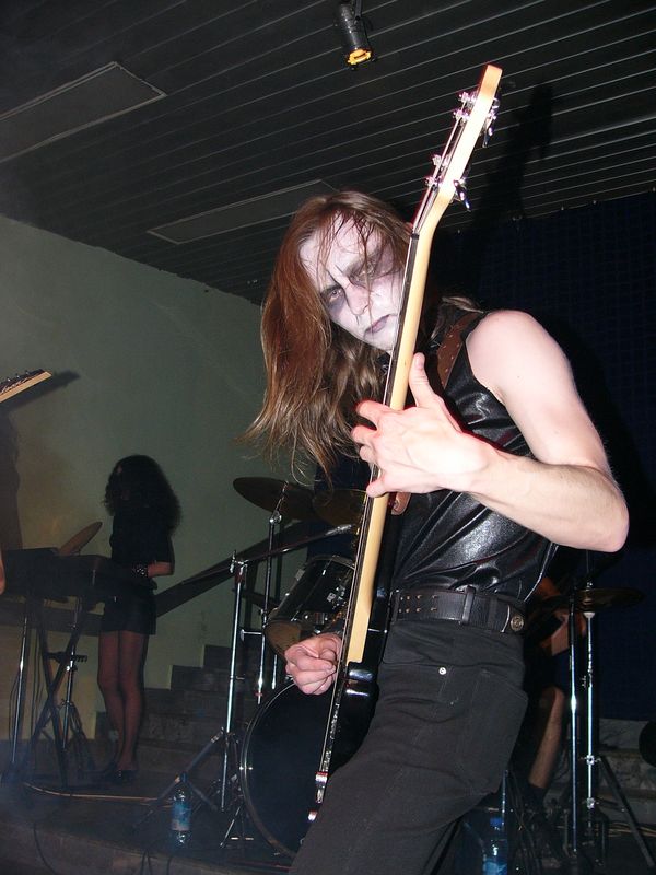 Фотографии -> Концерты -> Концерт в клубе Арктика (8 мая 2004) ->  Drama -> Drama - 009
