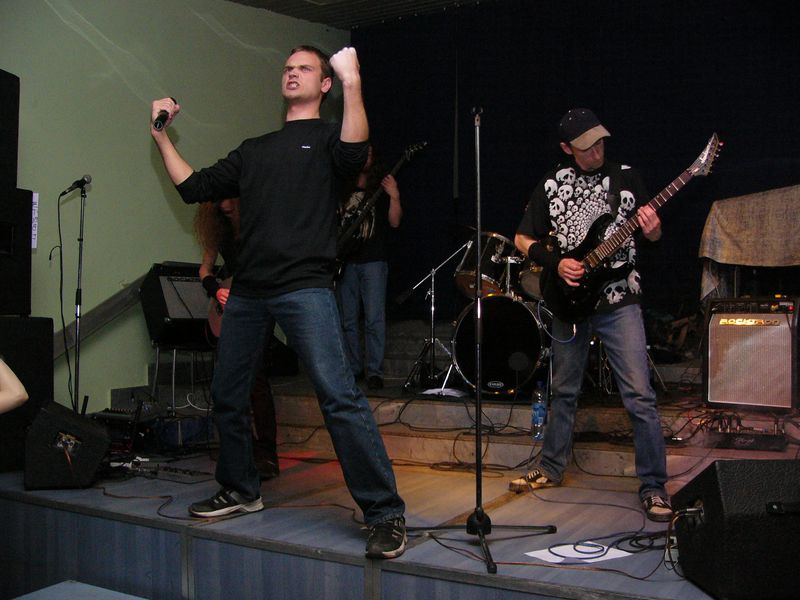 Фотографии -> Концерты -> Концерт в клубе Арктика (9 июля 2004) ->  Зов -> Зов - 003