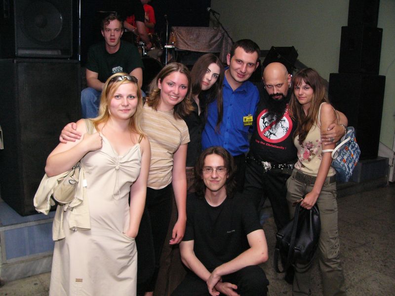 Фотографии -> Концерты -> Концерт в клубе Арктика (9 июля 2004) ->  Люди на концерте -> Люди на концерте - 011