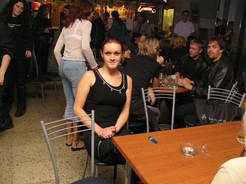 Фотографии -> Концерты -> Концерт в клубе Арктика (28 августа 2004) ->  Люди на концерте -> Люди на концерте - 004