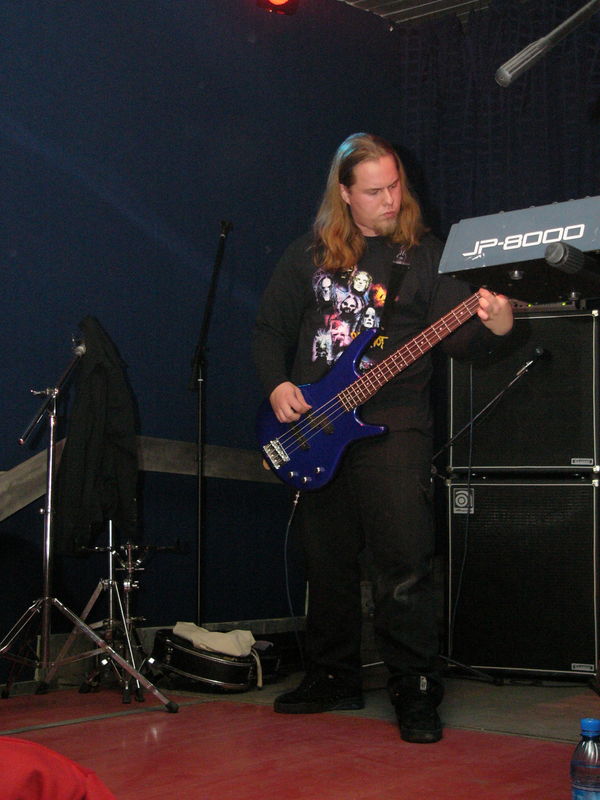 Фотографии -> Концерты -> Impaled Nazarene в клубе Арктика (29 октября 2004) ->  Drawn Me Blue -> Drawn Me Blue - 003