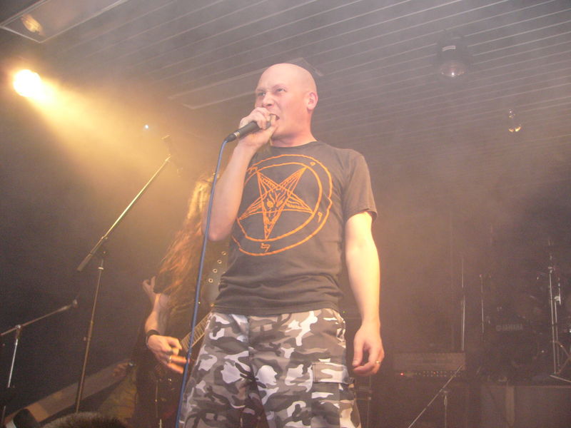 Фотографии -> Концерты -> Impaled Nazarene в клубе Арктика (29 октября 2004) ->  Impaled Nazarene -> Impaled Nazarene - 004