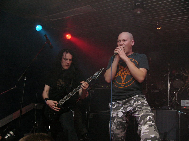 Фотографии -> Концерты -> Impaled Nazarene в клубе Арктика (29 октября 2004) ->  Impaled Nazarene -> Impaled Nazarene - 006