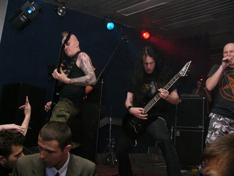 Фотографии -> Концерты -> Impaled Nazarene в клубе Арктика (29 октября 2004) ->  Impaled Nazarene -> Impaled Nazarene - 008