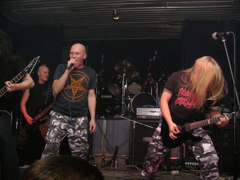 Фотографии -> Концерты -> Impaled Nazarene в клубе Арктика (29 октября 2004) ->  Impaled Nazarene -> Impaled Nazarene - 009