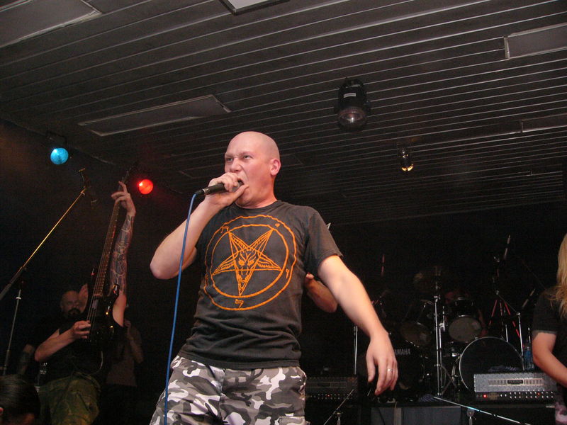 Фотографии -> Концерты -> Impaled Nazarene в клубе Арктика (29 октября 2004) ->  Impaled Nazarene -> Impaled Nazarene - 010
