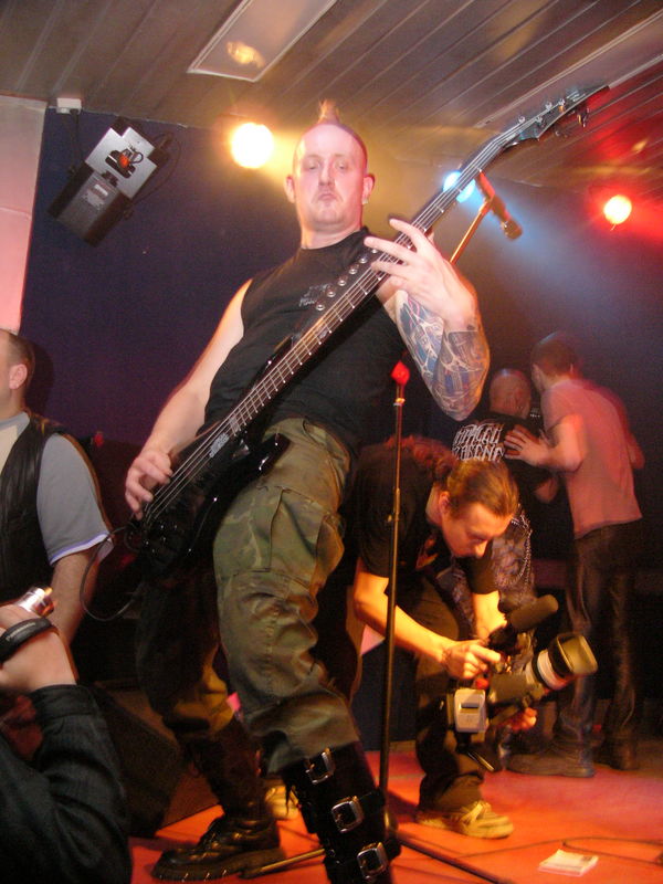 Фотографии -> Концерты -> Impaled Nazarene в клубе Арктика (29 октября 2004) ->  Impaled Nazarene -> Impaled Nazarene - 019