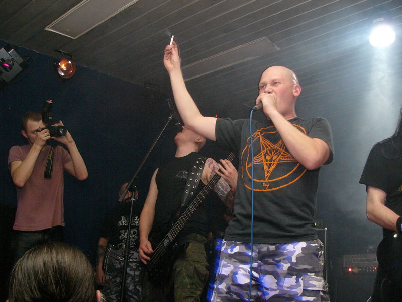 Фотографии -> Концерты -> Impaled Nazarene в клубе Арктика (29 октября 2004) ->  Impaled Nazarene -> Impaled Nazarene - 022
