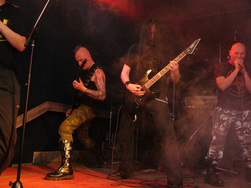 Фотографии -> Концерты -> Impaled Nazarene в клубе Арктика (29 октября 2004) ->  Impaled Nazarene -> Impaled Nazarene - 035