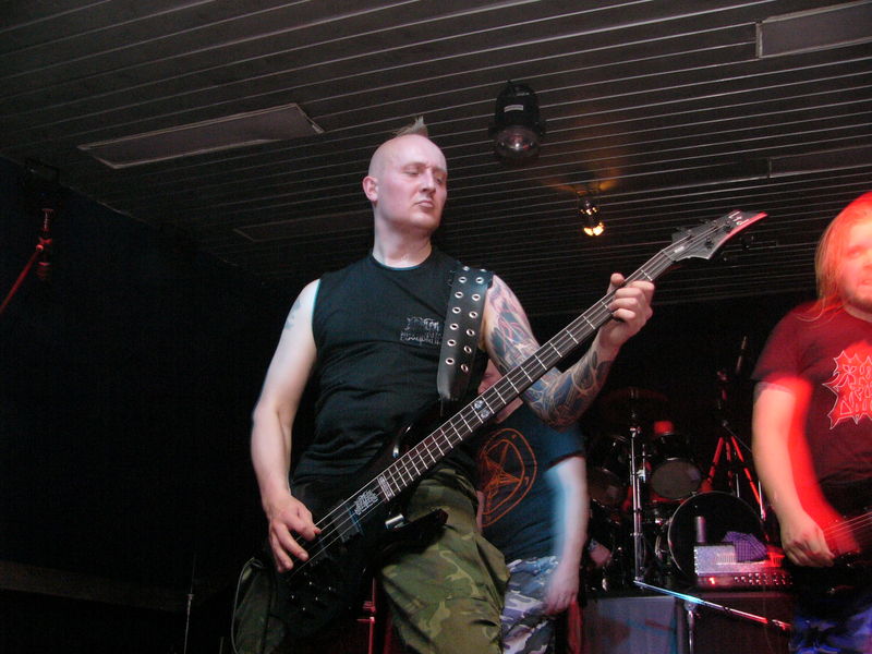 Фотографии -> Концерты -> Impaled Nazarene в клубе Арктика (29 октября 2004) ->  Impaled Nazarene -> Impaled Nazarene - 042