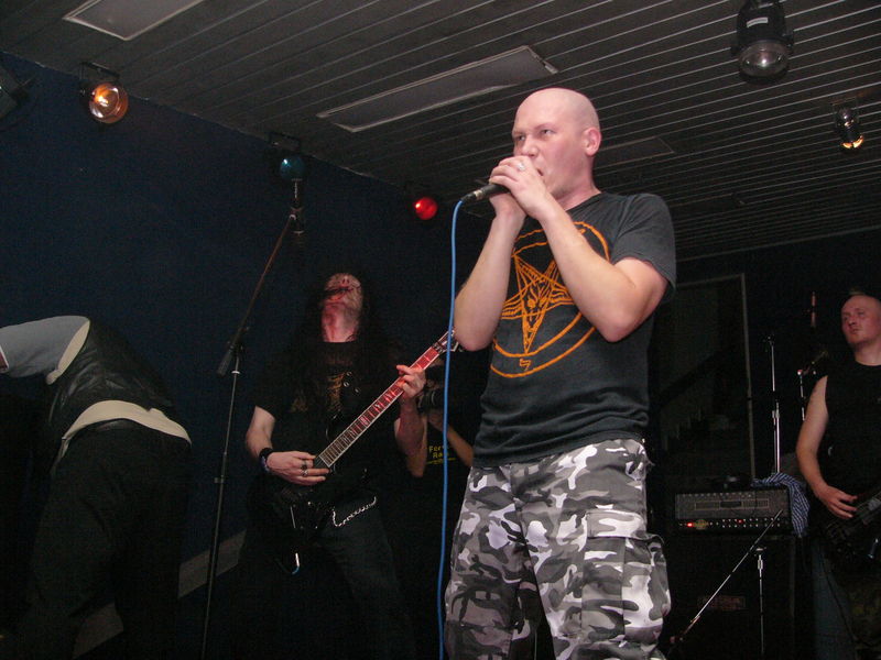 Фотографии -> Концерты -> Impaled Nazarene в клубе Арктика (29 октября 2004) ->  Impaled Nazarene -> Impaled Nazarene - 044