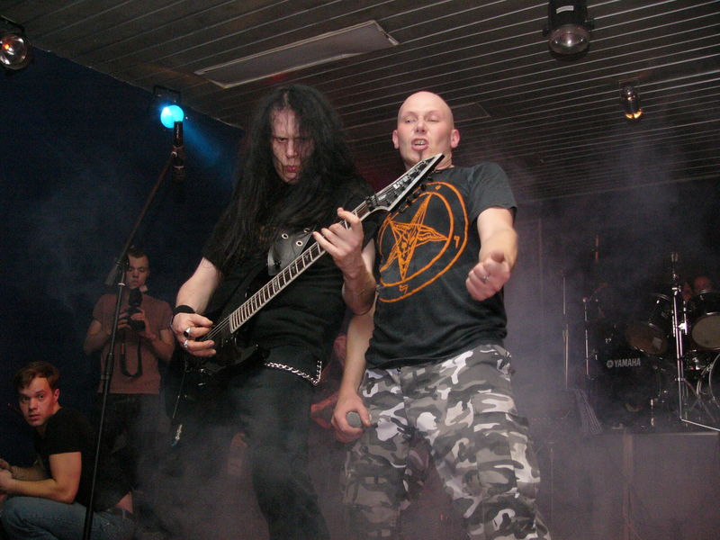 Фотографии -> Концерты -> Impaled Nazarene в клубе Арктика (29 октября 2004) ->  Impaled Nazarene -> Impaled Nazarene - 045