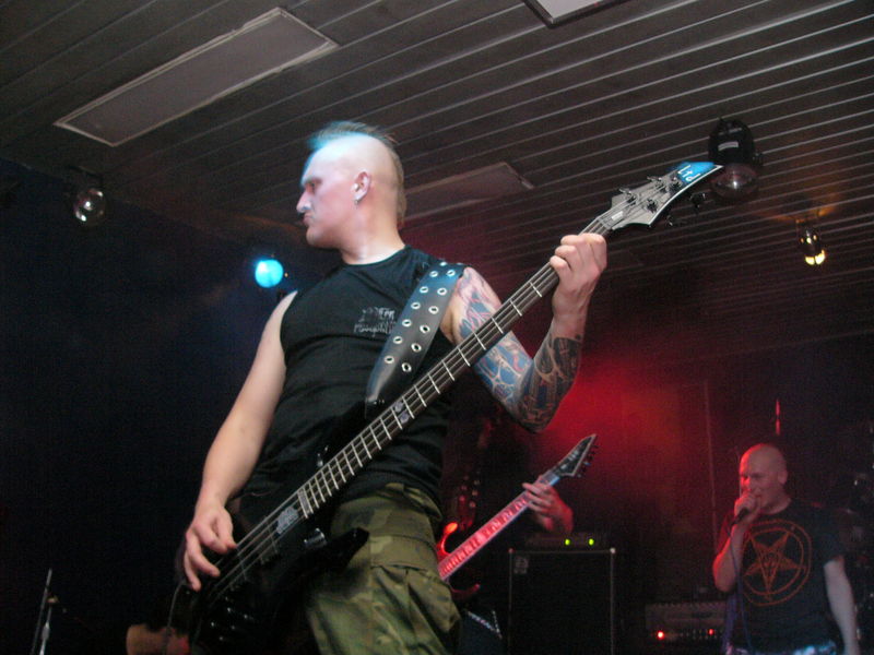 Фотографии -> Концерты -> Impaled Nazarene в клубе Арктика (29 октября 2004) ->  Impaled Nazarene -> Impaled Nazarene - 048