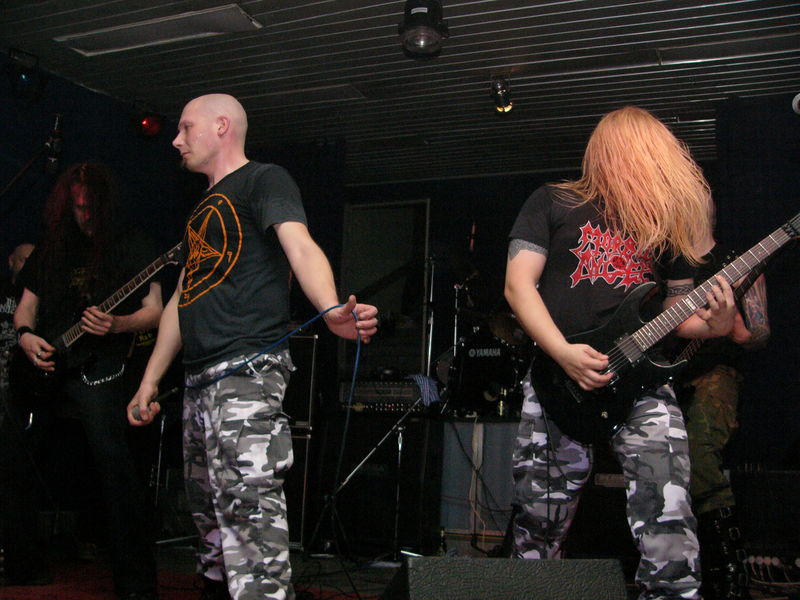 Фотографии -> Концерты -> Impaled Nazarene в клубе Арктика (29 октября 2004) ->  Impaled Nazarene -> Impaled Nazarene - 056