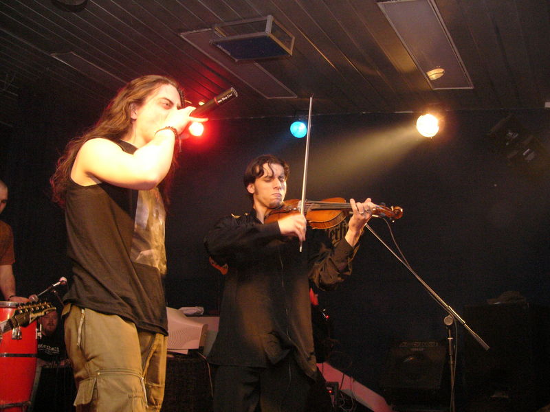 Фотографии -> Концерты -> 12-ти летие Castle Rock в клубе Арктика (7 ноября 2004) ->  Dominia -> Dominia - 004