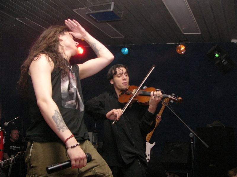 Фотографии -> Концерты -> 12-ти летие Castle Rock в клубе Арктика (7 ноября 2004) ->  Dominia -> Dominia - 009