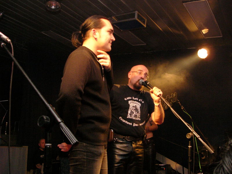 Фотографии -> Концерты -> 12-ти летие Castle Rock в клубе Арктика (7 ноября 2004) ->  Люди на концерте -> Люди на концерте - 006