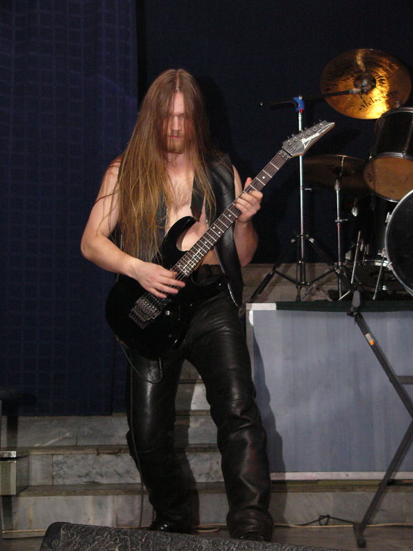 Фотографии -> Концерты -> Black Metal Fest II в клубе Арктика (25 декабря 2004) ->  Serpens -> Serpens - 002