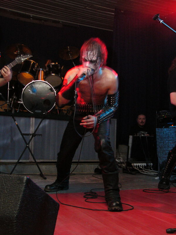 Фотографии -> Концерты -> Black Metal Fest II в клубе Арктика (25 декабря 2004) ->  Serpens -> Serpens - 009
