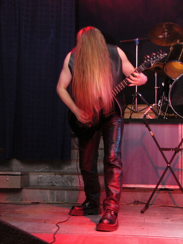 Фотографии -> Концерты -> Black Metal Fest II в клубе Арктика (25 декабря 2004) ->  Serpens -> Serpens - 010
