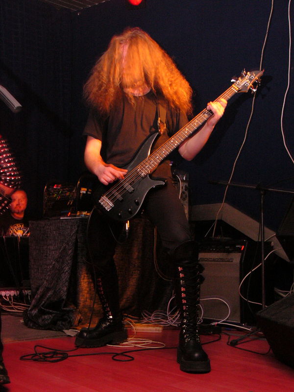 Фотографии -> Концерты -> Black Metal Fest II в клубе Арктика (25 декабря 2004) ->  Serpens -> Serpens - 011