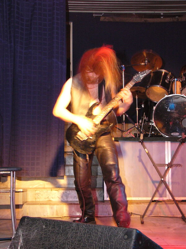Фотографии -> Концерты -> Black Metal Fest II в клубе Арктика (25 декабря 2004) ->  Serpens -> Serpens - 013